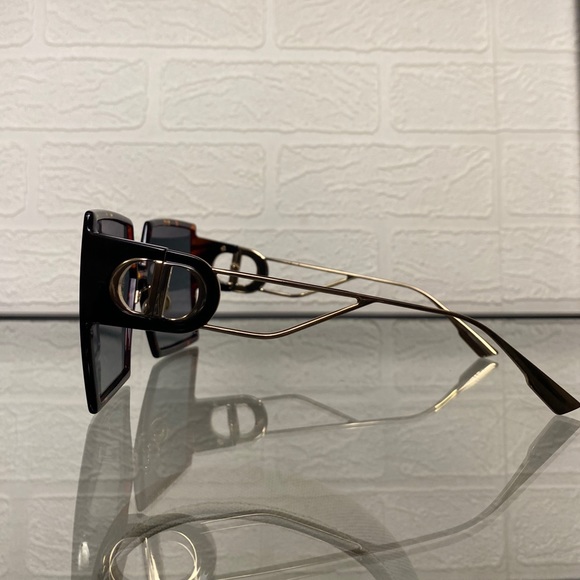 SOLD - Dior 30 Montaigne Sunglasses - Picture 4 of 9